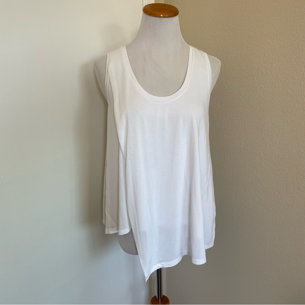 5 FOR $25 SALE 💗 Women's White Sleeveless Top